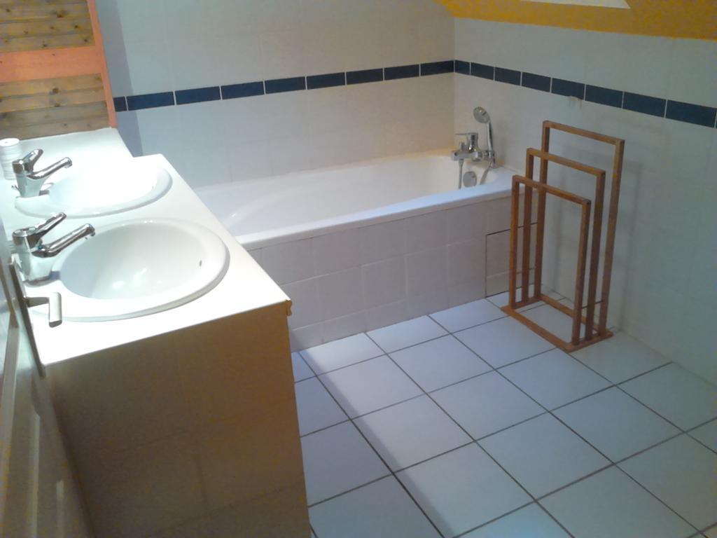 Hotel La P'tit' Fugue La Bouexiere Habitación foto